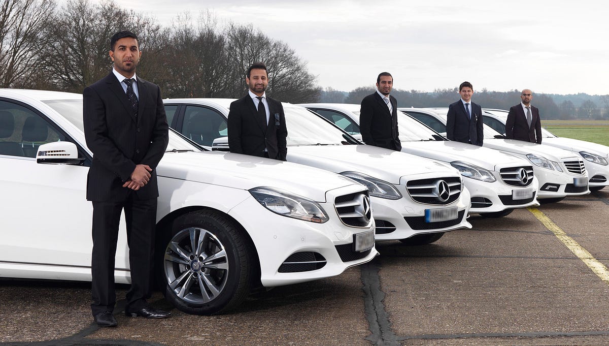 The Pictures illustrates multiple drivers with cars of chauffeur Paris